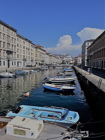 Ein Kanal in Triest
