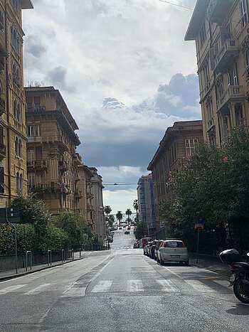 Blick auf die Bucht von La Spezia während eines aufregenden Landausfluges Blick auf die Bucht von La Spezia während eines aufregenden Landausfluges